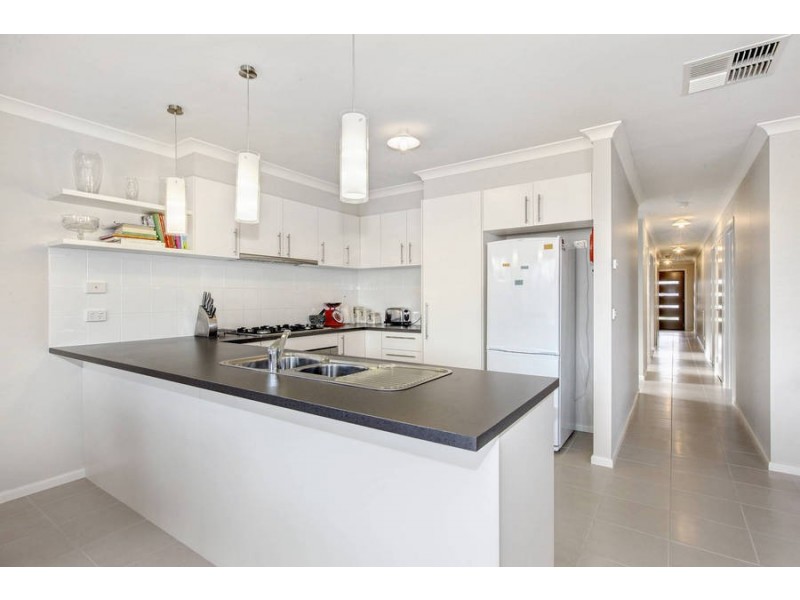 11 Wakefields Drive, Brookfield VIC 3338