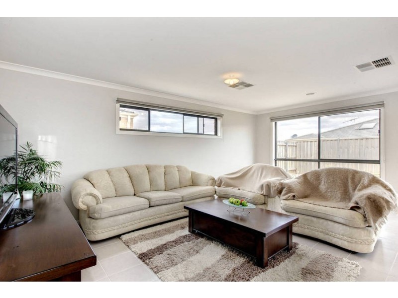 11 Wakefields Drive, Brookfield VIC 3338