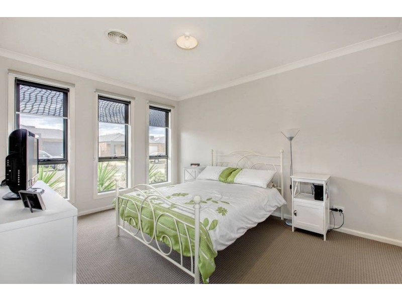 11 Wakefields Drive, Brookfield VIC 3338