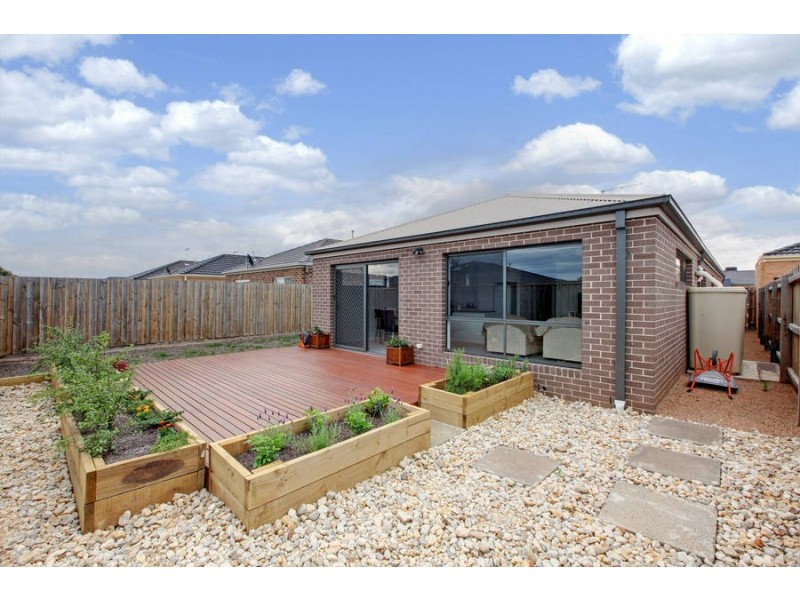 11 Wakefields Drive, Brookfield VIC 3338