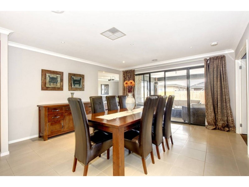 35 Castlemaine Drive, Eynesbury VIC 3338