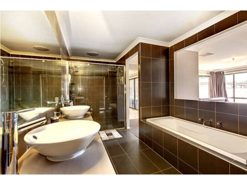 35 Castlemaine Drive, Eynesbury VIC 3338