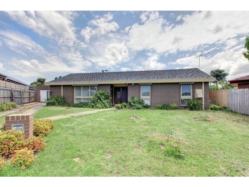 5 Tudor Place, Melton West VIC 3337