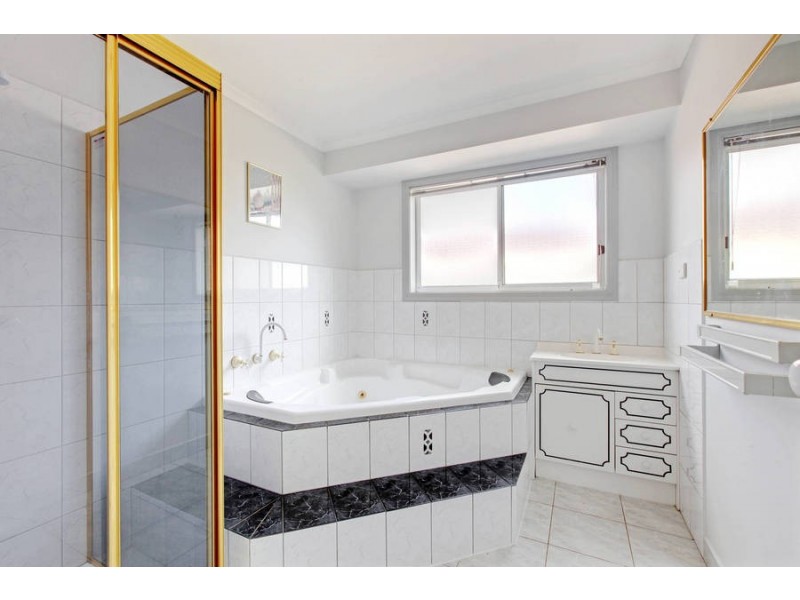 279 Centenary Avenue, Melton West VIC 3337