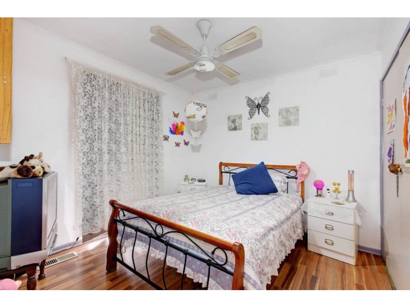 92 First Avenue, Melton South VIC 3338