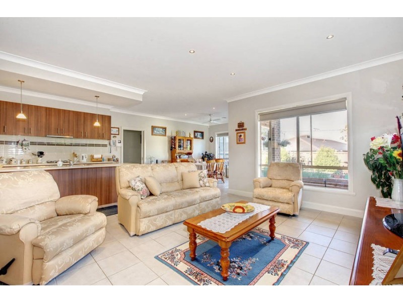 44 Panorama Drive, Melton West VIC 3337