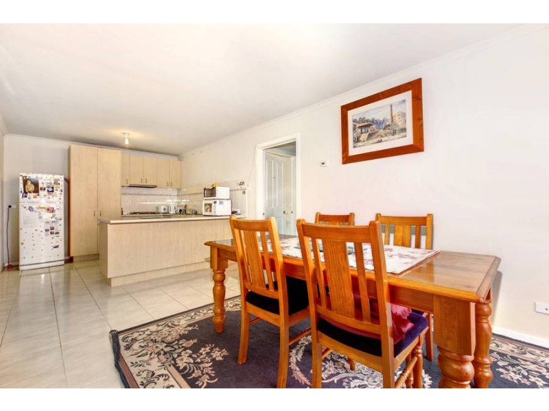 6 Jolley Rise, Melton West VIC 3337