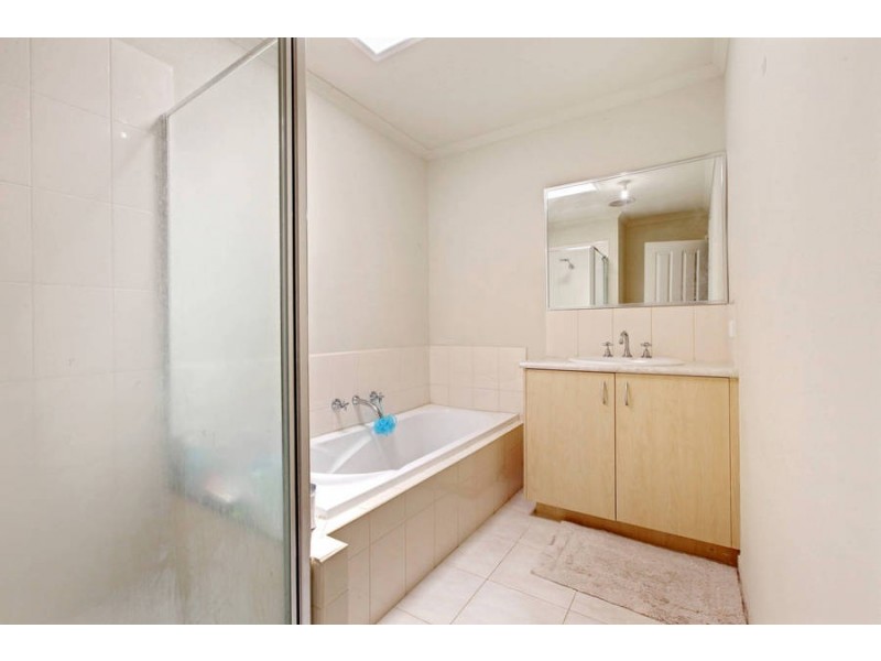 6 Jolley Rise, Melton West VIC 3337