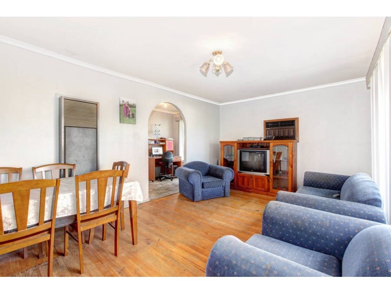 23 Mitchell Road, Melton South VIC 3338