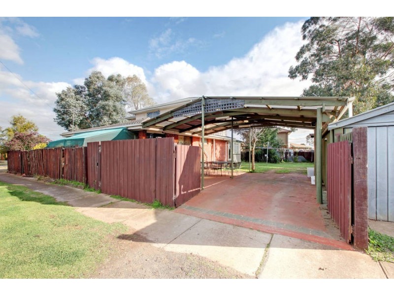 23 Mitchell Road, Melton South VIC 3338