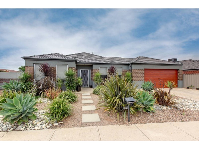 39 Carlyon Close, Melton West VIC 3337