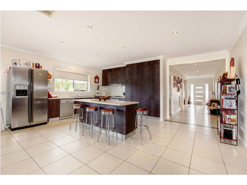 39 Carlyon Close, Melton West VIC 3337