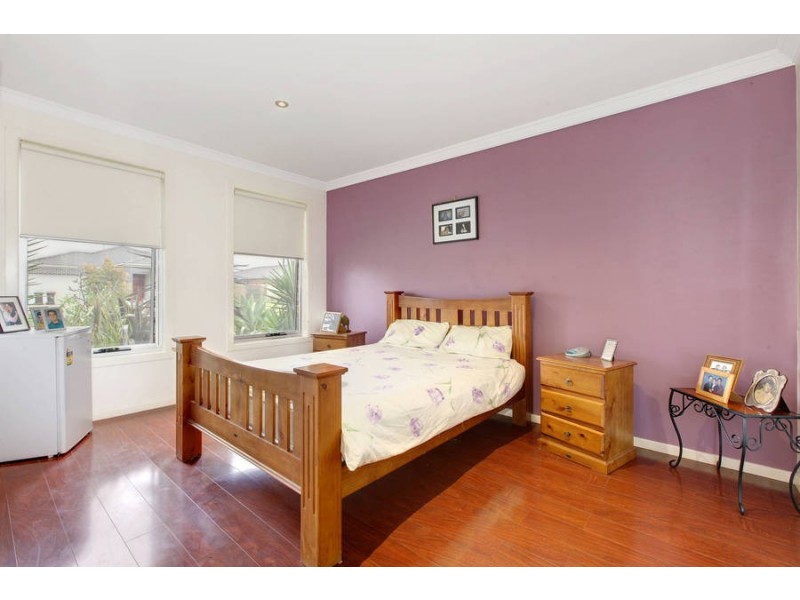 39 Carlyon Close, Melton West VIC 3337