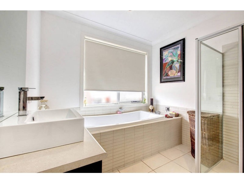 39 Carlyon Close, Melton West VIC 3337