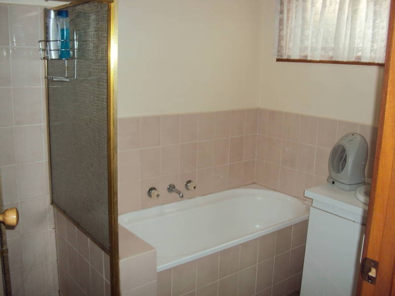 4/58 Andrew Street, Melton South VIC 3338