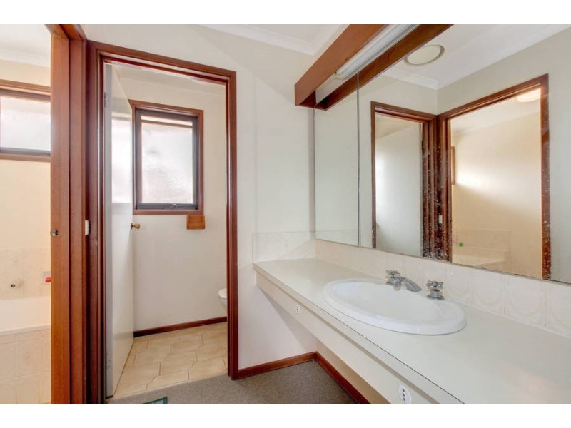 13 Catalina Place, Melton West VIC 3337