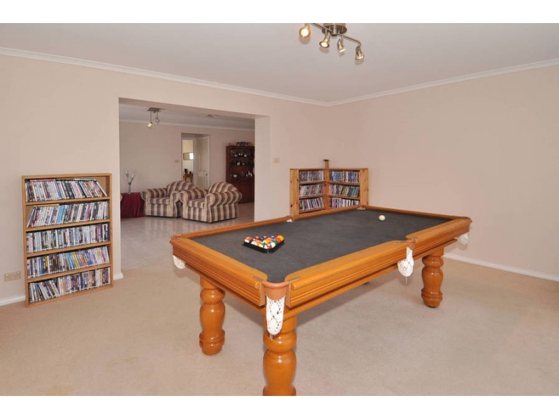 17 Meadowglen Drive, Melton West VIC 3337