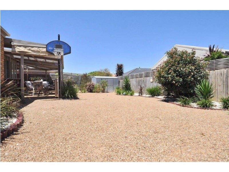 17 Meadowglen Drive, Melton West VIC 3337