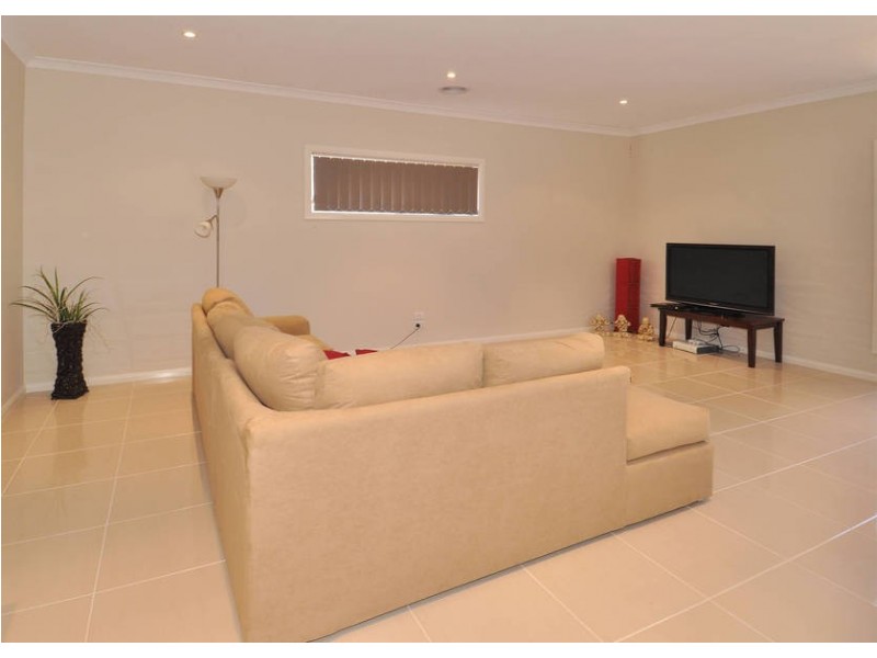 18 Leuca Avenue, Brookfield VIC 3338