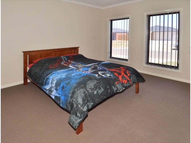 18 Leuca Avenue, Brookfield VIC 3338