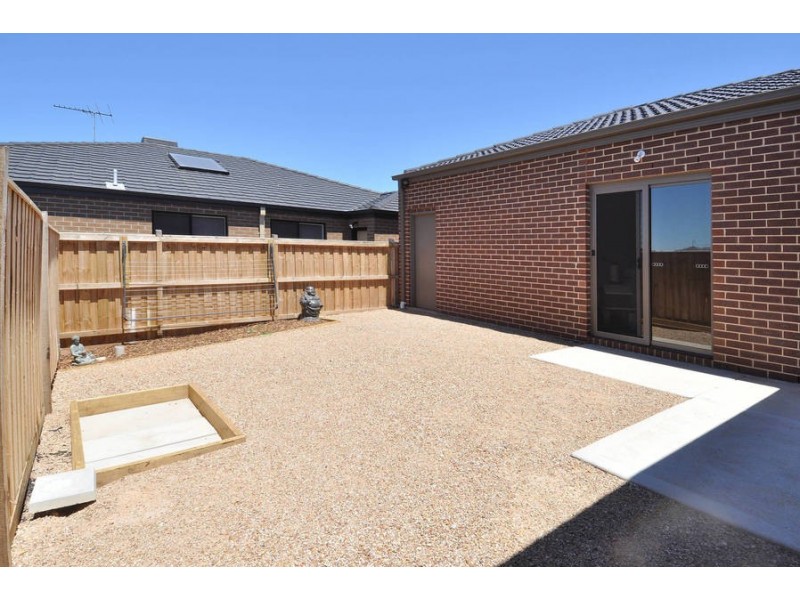 18 Leuca Avenue, Brookfield VIC 3338