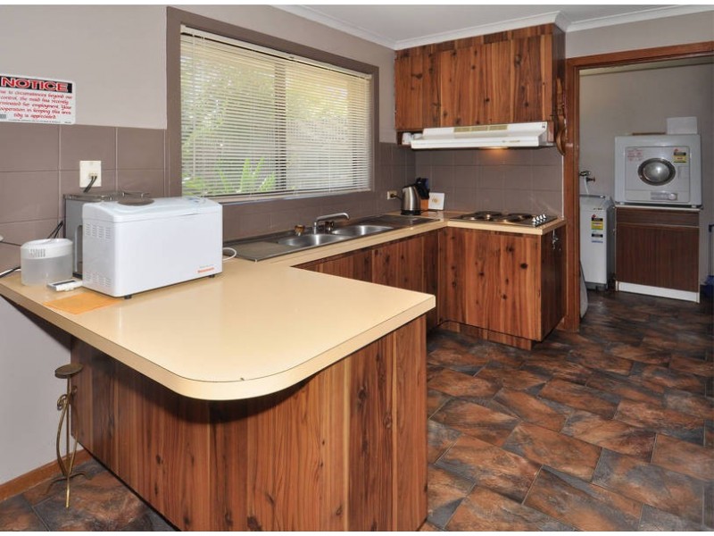 1 Clowes Street, Melton South VIC 3338