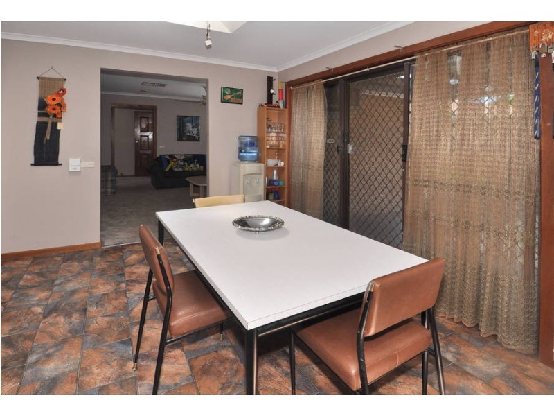 1 Clowes Street, Melton South VIC 3338