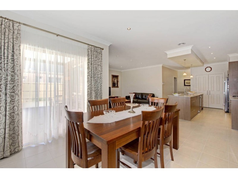 18 Chanticleer Avenue, Melton West VIC 3337