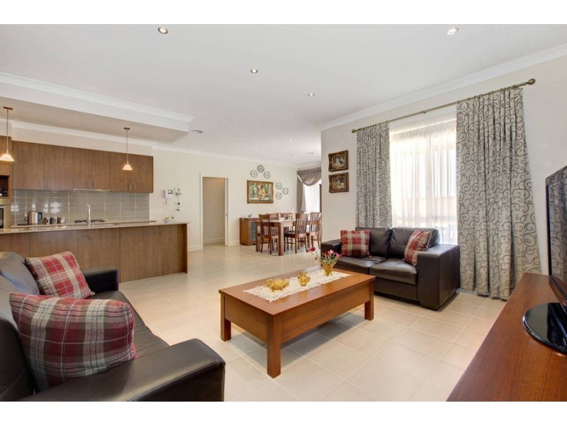 18 Chanticleer Avenue, Melton West VIC 3337