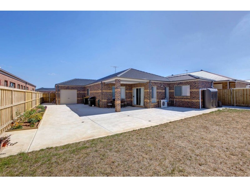 18 Chanticleer Avenue, Melton West VIC 3337