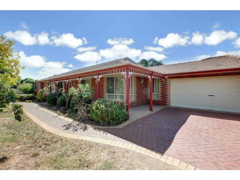1 Gleneagles Drive, Melton West VIC 3337