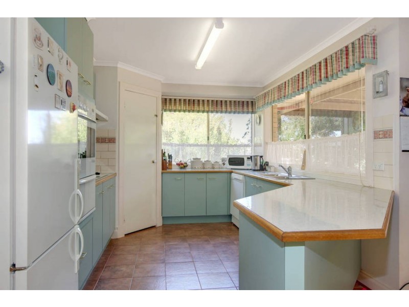 1 Gleneagles Drive, Melton West VIC 3337