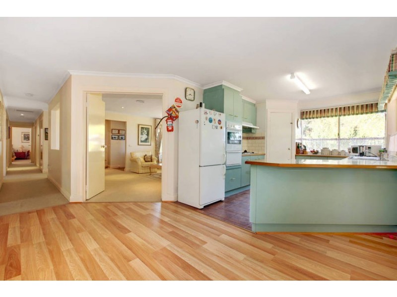 1 Gleneagles Drive, Melton West VIC 3337