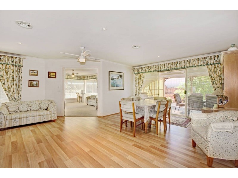 1 Gleneagles Drive, Melton West VIC 3337