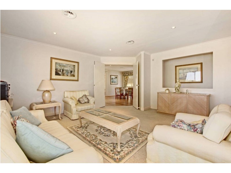 1 Gleneagles Drive, Melton West VIC 3337