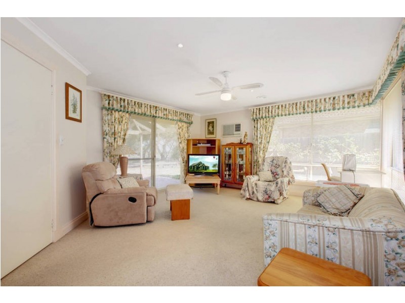 1 Gleneagles Drive, Melton West VIC 3337