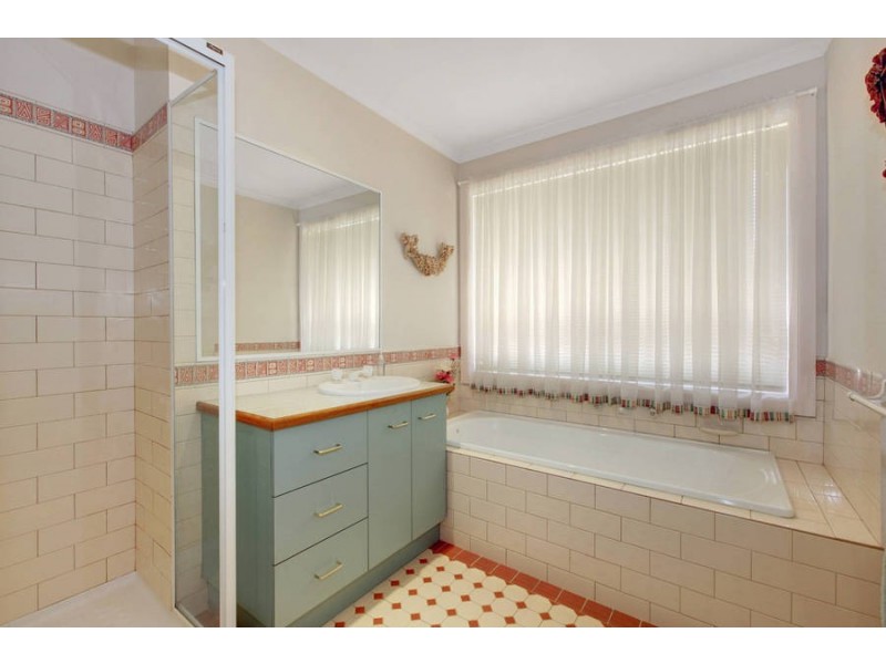 1 Gleneagles Drive, Melton West VIC 3337