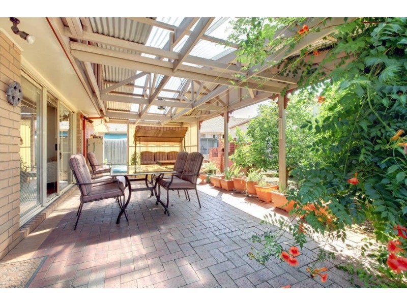 1 Gleneagles Drive, Melton West VIC 3337