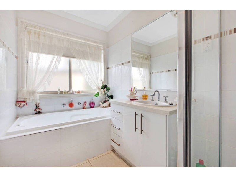 29 McBurnie Drive, Kurunjang VIC 3337