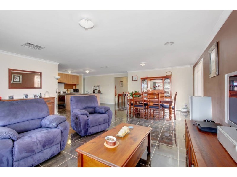 2 Merrystowe Way, Melton West VIC 3337