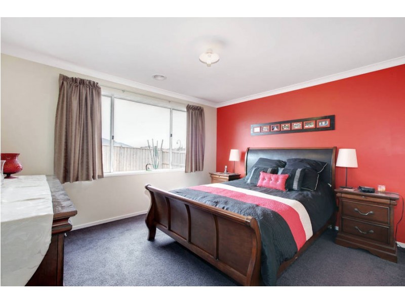 2 Merrystowe Way, Melton West VIC 3337