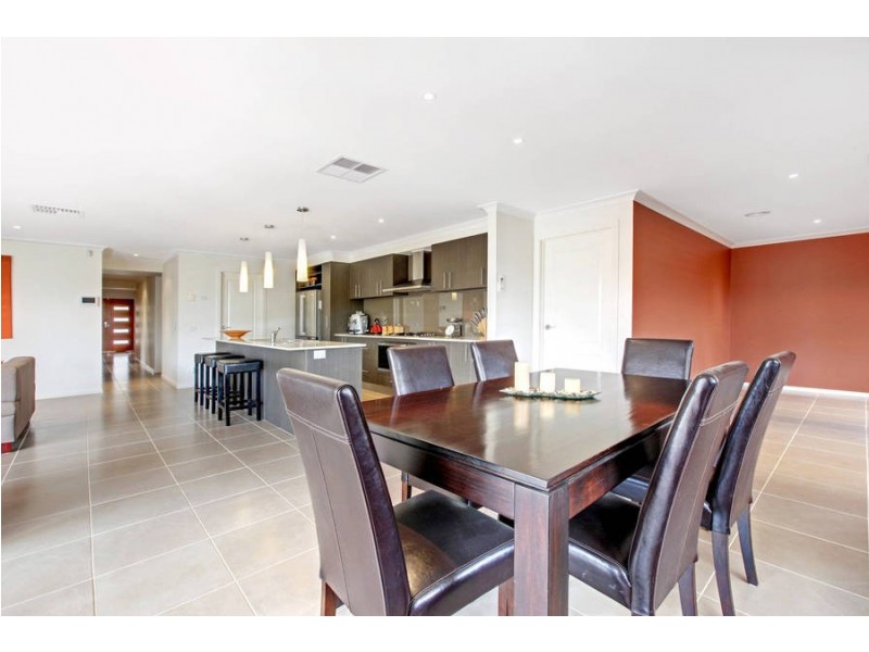 7  Rosedale Court, Melton West VIC 3337