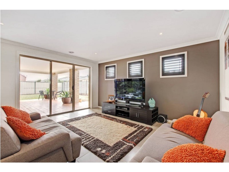 7  Rosedale Court, Melton West VIC 3337