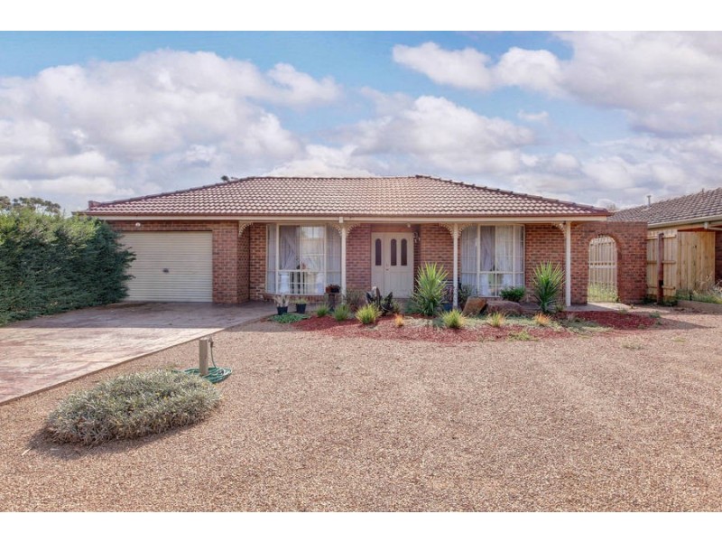 23 Campaspe Crescent, Brookfield VIC 3338