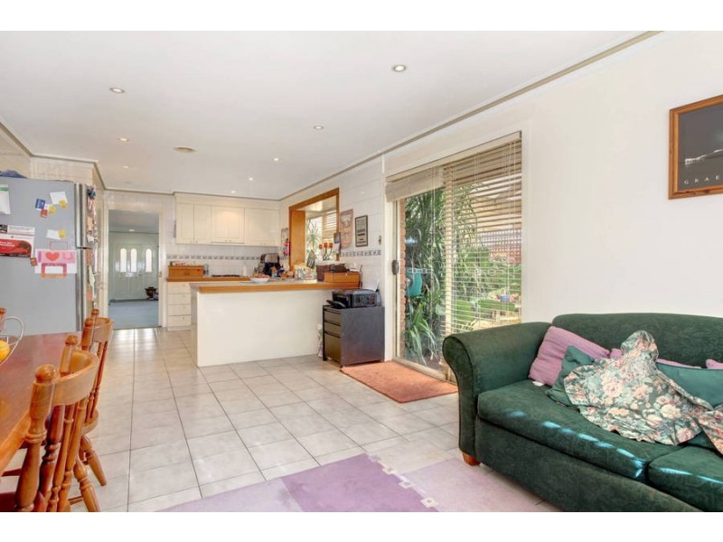 23 Campaspe Crescent, Brookfield VIC 3338