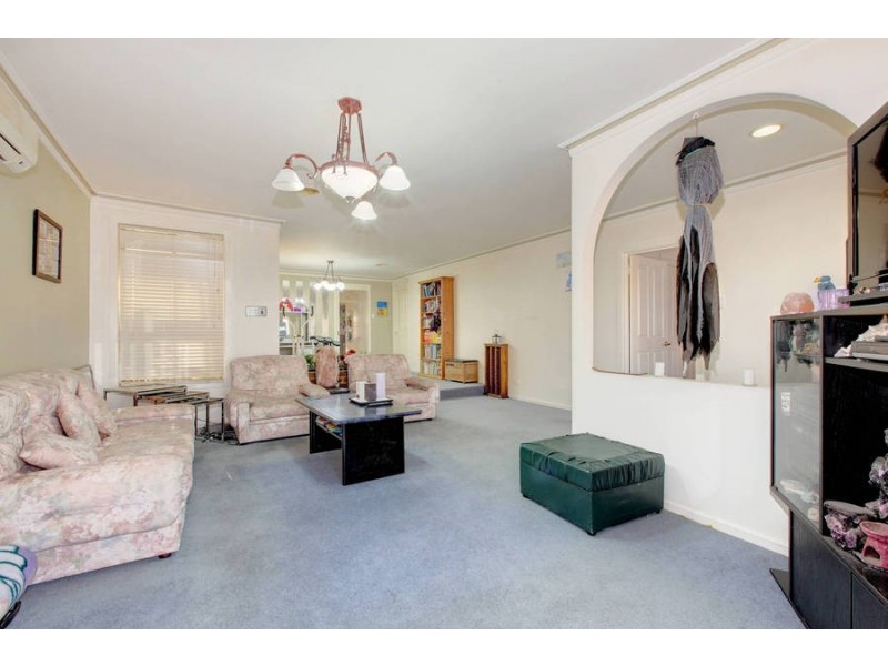 23 Campaspe Crescent, Brookfield VIC 3338