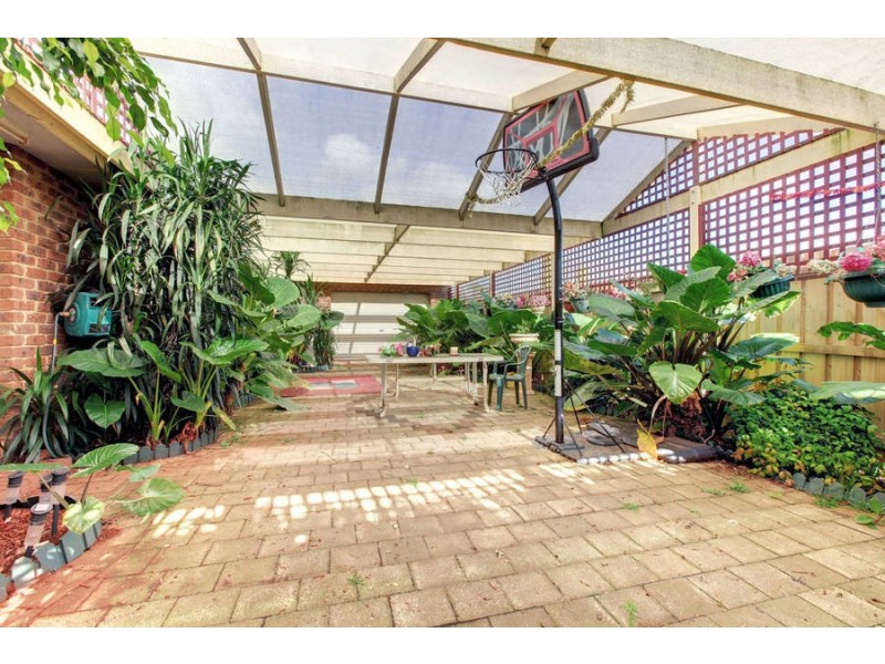 23 Campaspe Crescent, Brookfield VIC 3338