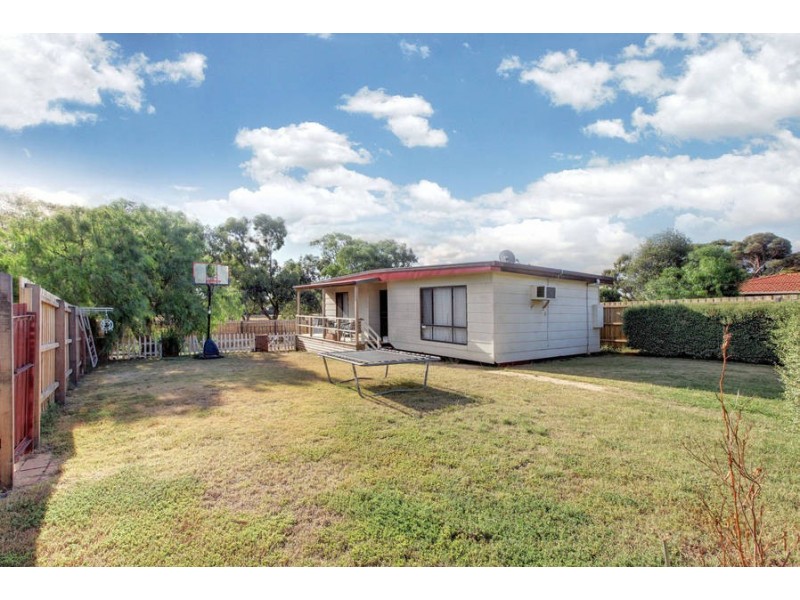 23 Campaspe Crescent, Brookfield VIC 3338