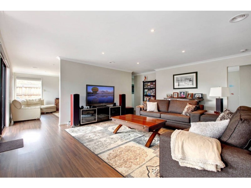 30 Parris Avenue, Melton West VIC 3337