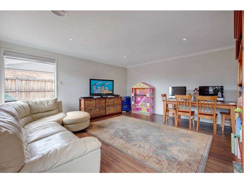 30 Parris Avenue, Melton West VIC 3337